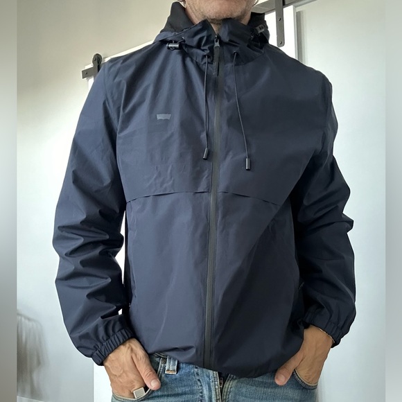 Levi’s lightweight rain windebreaker - Picture 1 of 6